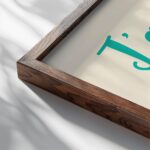 17 Jai la paix de Dieu qui surpasse toute intelligence close up dark wood mockup