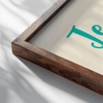 18 Je suis assis dans les lieux celestes avec Christ close up dark wood mockup