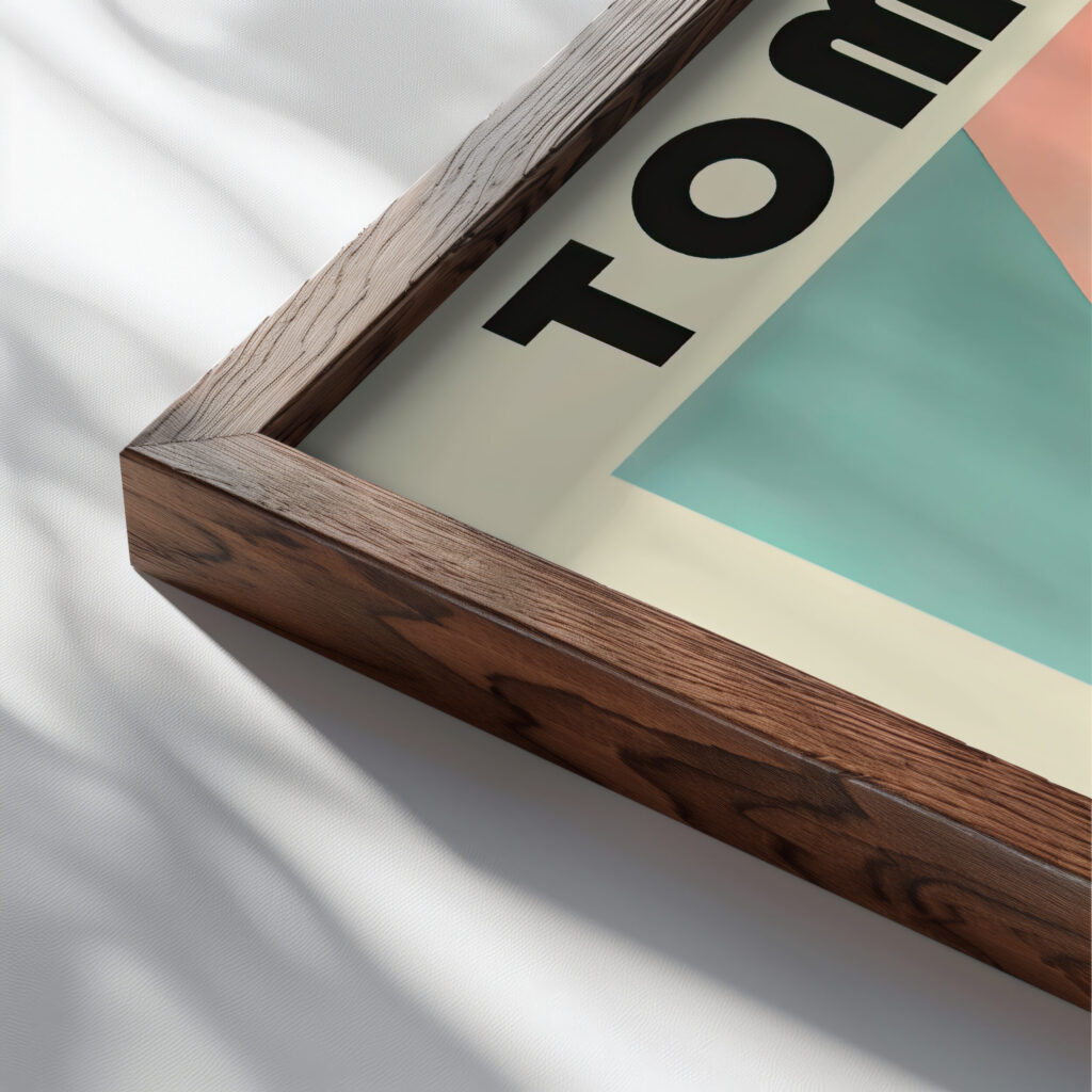 26 tomatoe bauhaus 3x4 close up dark wood mockup