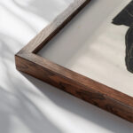 Anatomische studie van de rugspieren van een man in silhouet 1906 Reijer Stolk close up dark wood mockup