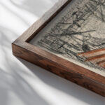 Arbeidere i gate 1930 1931 Edvard Munch close up dark wood mockup