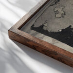 Bloem orchidee 1874 – 1945 Carel Adolph Lion Cachet close up dark wood mockup