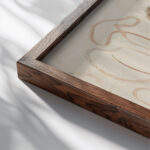 Bol omgeven door krullende lijnen 1892 Julie de Graag close up dark wood mockup