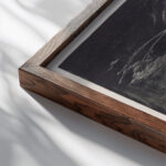 Boomstronk 1922 Simon Moulijn close up dark wood mockup