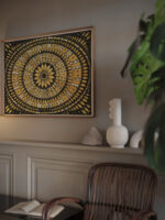 De maand Mei rozet met gestileerde bladen 1918 Julie de Graag video mockup