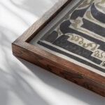 Decoratief ontwerp 1874 Carel Adolph Lion Cachet close up dark wood mockup