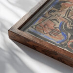 Decoratief ontwerp met bovenaan twee herauten 1874 Carel Adolph Lion Cachet close up dark wood mockup