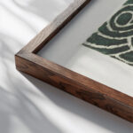 Fantasie in groen 1937 1969 Yo Sugano close up dark wood mockup