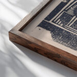 Fantasiekop profielkop in arceringen 1923 Samuel Jessurun de Mesquita close up dark wood mockup