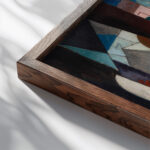 Femmes assises devant une fenetre 1914 Albert Gleizes close up dark wood mockup