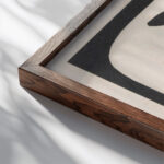 Geabstraheerde figuur 1915 Erich Wichmann close up dark wood mockup
