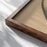 Het zotte ei der democratie 1923 Erich Wichmann close up dark wood mockup