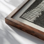 Illustratie met kruisdraging van Christus en nonnen bij gedicht in dichtbundel Sagesse van Paul Verlaine 1895 08 Maurice Denis close up dark wood mockup
