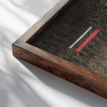 Im lockeren Schwarz 1927 Wassily Kandinsky close up dark wood mockup