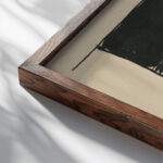 Karikatura damskej mody 1908–1912 Konstantin Kovari Kacmarik close up dark wood mockup