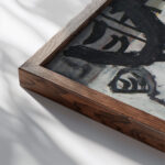 Kompozycja abstrakcyjna z czarnymi liniami 1937 Sasza Blonder close up dark wood mockup