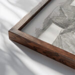 Man met een hoge hoed in een weiland 1943 12 16 Samuel Jessurun de Mesquita close up dark wood mockup