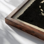 Mandsportraet med hat 1931 Henry Nielsen close up dark wood mockup