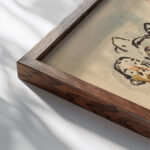 Mennesker ca 1905 Edvard Munch close up dark wood mockup