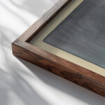 Ohne Titel Frau in grunem Kleid mit schwarzer Kappe 1943 Karl Wiener close up dark wood mockup