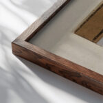 Ohne titel 2 kleine Russenpf 1921 Kurt Schwitters close up dark wood mockup