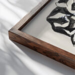 Ontwerp boekillustratie voor Alexander Cohens Van Anarchie tot Monarchie Haan 1891 Leo Gestel close up dark wood mockup