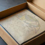 Ontwerp voor aardewerkdecoratie van schotel Wandeling en Eenvoud 1917 12 13 Theo Colenbrander video mockup