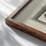 Ontwerp voor de ex libris van Carel Lion Cachet 1874 Carel Adolph Lion Cachet close up dark wood mockup