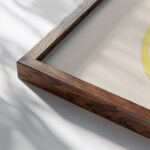 Ontwerp voor een bord met WB 1874 Carel Adolph Lion Cachet close up dark wood mockup