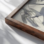 Ontwerp voor een vignet naakte vrouw en paard met op de achtergrond de zee 1891 Leo Gestel close up dark wood mockup