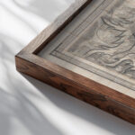 Ontwerp voor ex libris van Carel Lion Cachet 1874 Carel Adolph Lion Cachet close up dark wood mockup