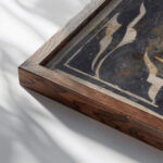 Ontwerp voor ex libris van Johanna Pabst 1874 Carel Adolph Lion Cachet close up dark wood mockup