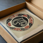 Ontwerp voor gedenkbord bij inhuldiging van koningin Wilhelmina in 1898 1898 Carel Adolph Lion Cachet 1 video mockup