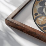 Ontwerp voor gedenkbord van de KPM bij de geboorte van prinses Juliana in 1909 1909 Carel Adolph Lion Cachet close up dark wood mockup