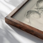 Ontwerpen voor een watermerk van een bankbiljet Twee duiven vliegend boven de golven 1891 Leo Gestel close up dark wood mockup