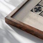 Ornament met bloem 1878 Samuel Jessurun de Mesquita close up dark wood mockup