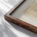 Paar in der Bibliothek 1930 Ernst Ludwig Kirchner close up dark wood mockup