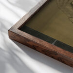 Parole in liberta futuriste olfattive tattili termiche Pl. 2 1932 Filippo Tommaso Marinetti close up dark wood mockup