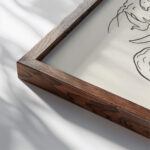 Schetsblad met vrouw liggend aan het strand met twee paarden en enkele zeemeeuwen 1891 Leo Gestel close up dark wood mockup