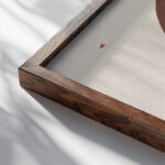Schild 1942 Reijer Stolk 1 close up dark wood mockup