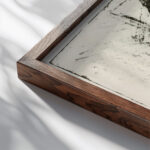 Siddende kvindelig model 1939 Henry Nielsen close up dark wood mockup