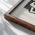 Stilleven met appel pijp en fles 1891 Leo Gestel close up dark wood mockup